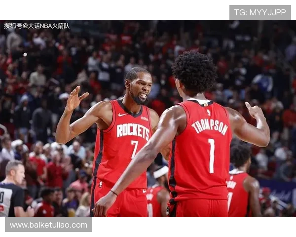 火箭训练营第4日精彩瞬间KD与谢泼德击掌卡佩拉与亚当斯温馨相拥 火箭训练营第4日精彩瞬间KD与谢泼德击掌卡佩拉与亚当斯温馨相拥